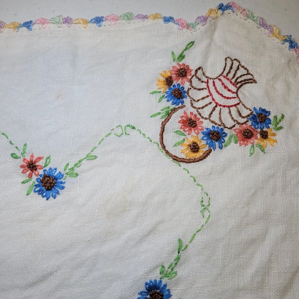 Vintage Embroidered Handkerchief Linen Floral Basket Crochet French Knot 21 inch